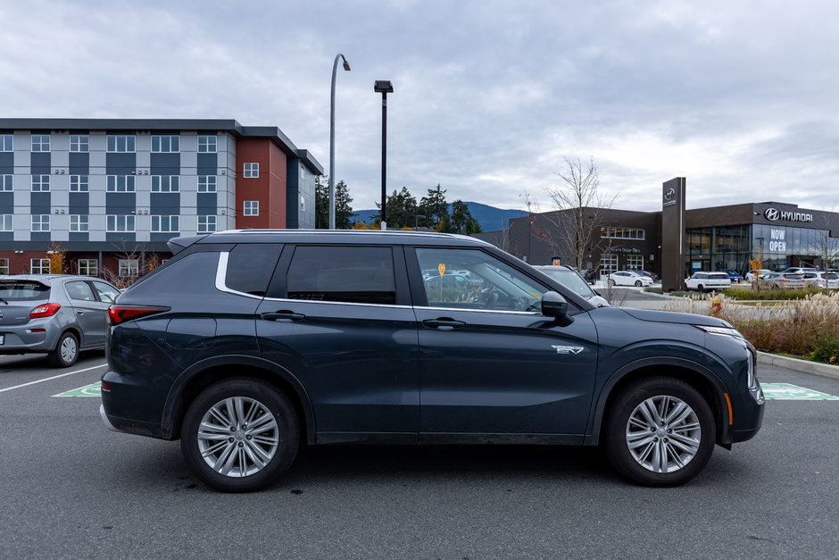 2024 Mitsubishi Outlander Plug-In Hybrid LE-6