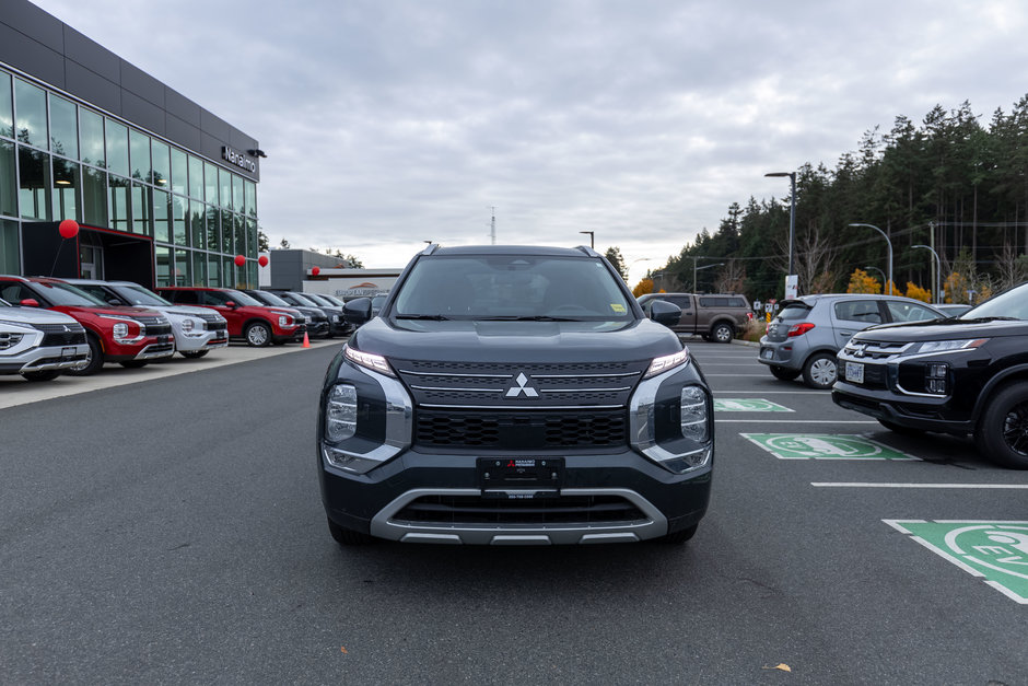 2024 Mitsubishi Outlander Plug-In Hybrid LE-8