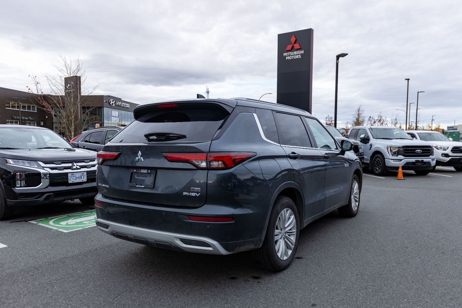 2024 Mitsubishi Outlander Plug-In Hybrid LE-5