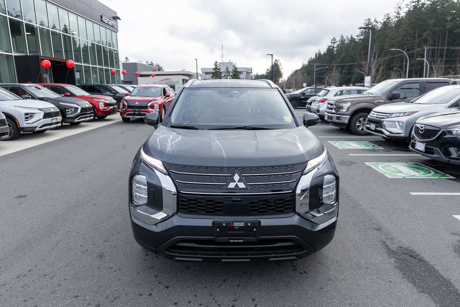 2024 Mitsubishi Outlander Plug-In Hybrid ES-9