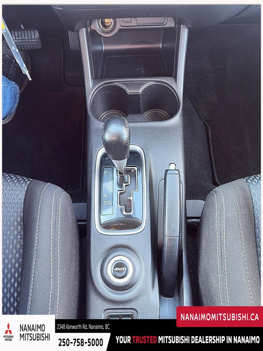 2016 Mitsubishi Outlander ES-17