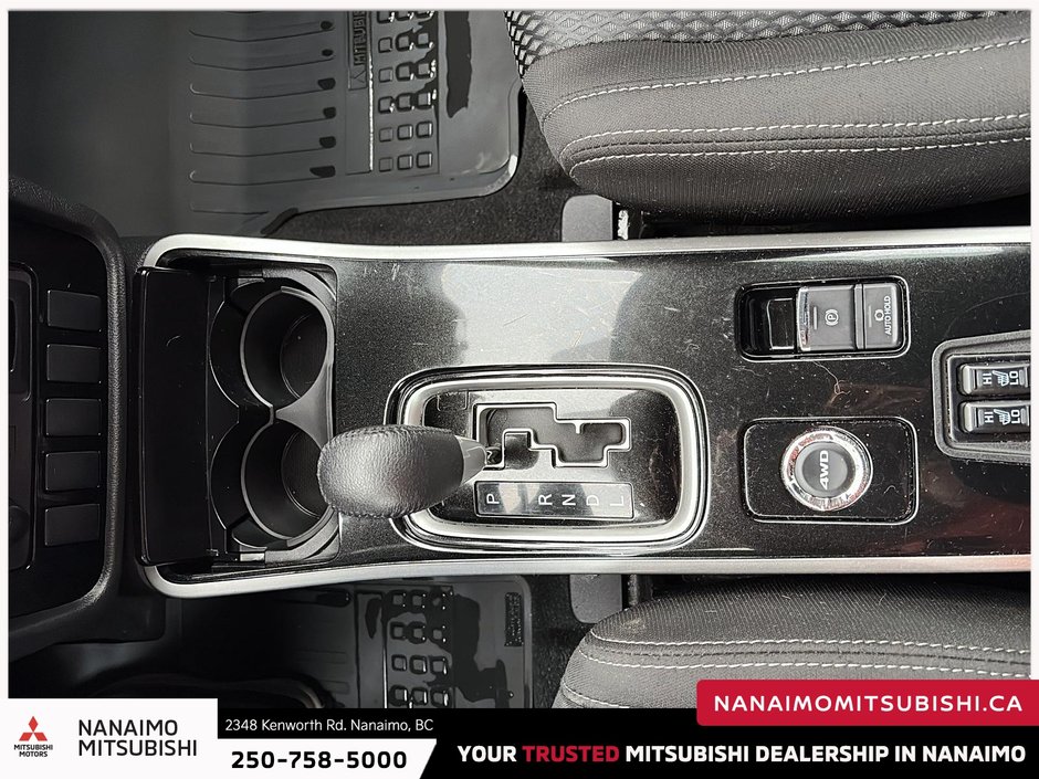 2017 Mitsubishi Outlander SE-17