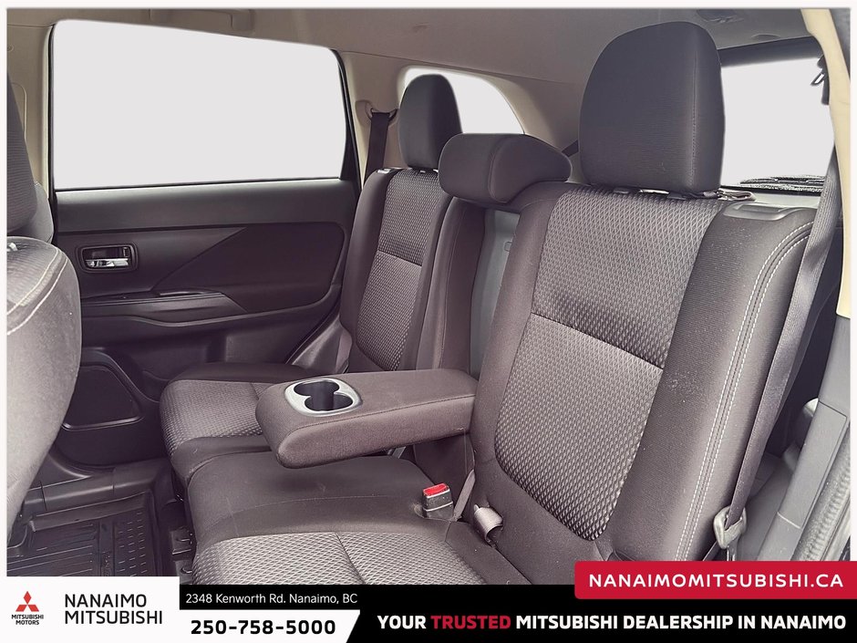 2017 Mitsubishi Outlander SE-9