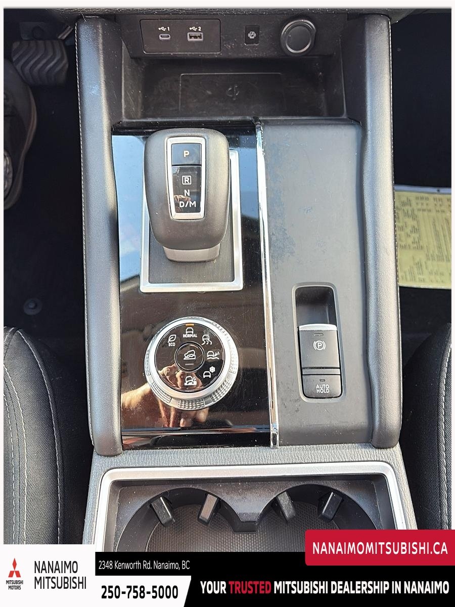 2022 Mitsubishi Outlander LE-17