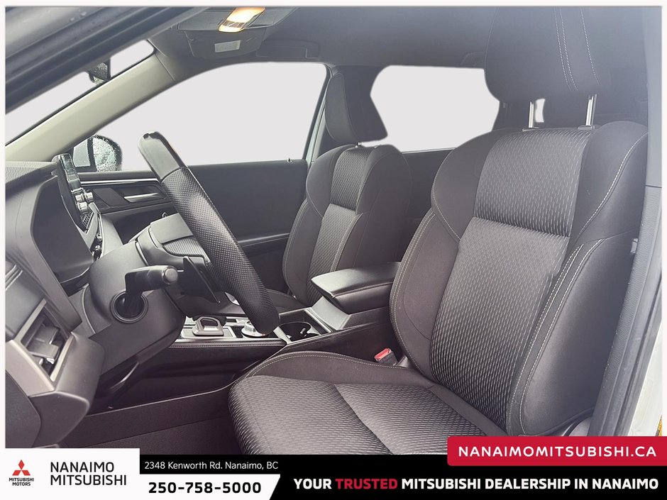 2022 Mitsubishi Outlander ES-8