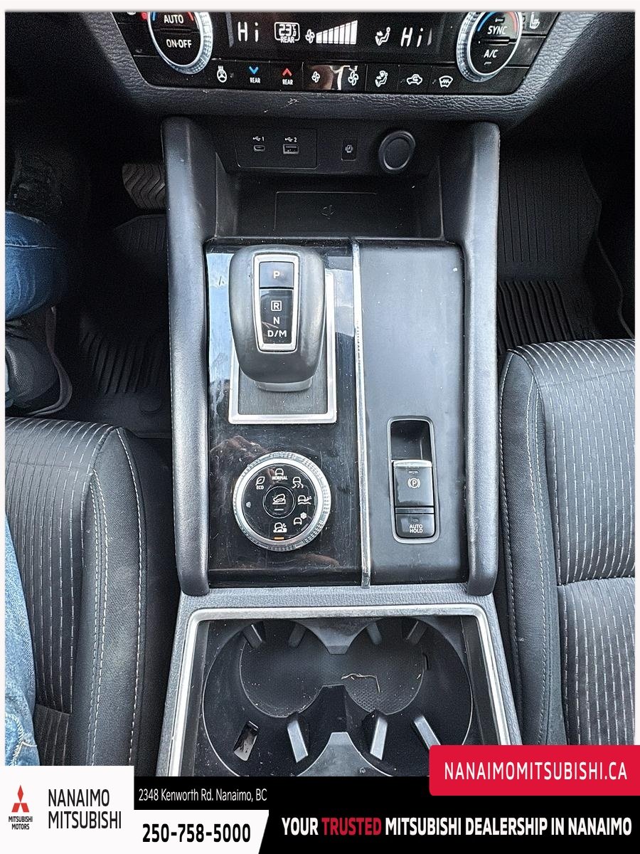 2022 Mitsubishi Outlander SE-17