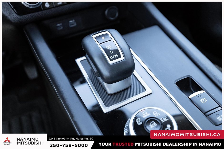 2023 Mitsubishi Outlander LE-13