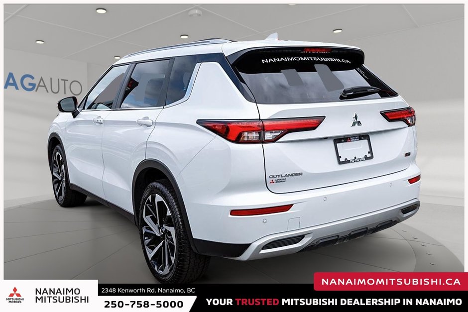 2023 Mitsubishi Outlander LE-4