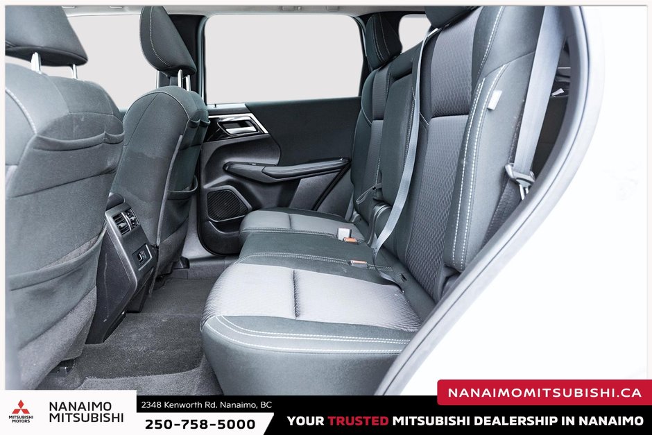2023 Mitsubishi Outlander LE-10