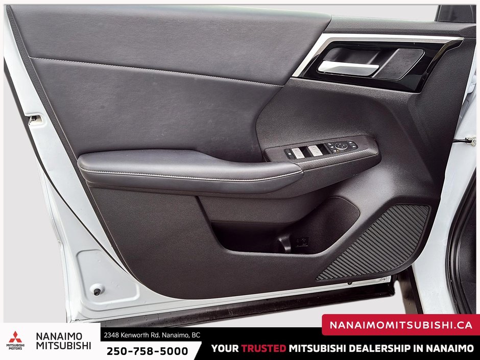 2023 Mitsubishi Outlander LE-10