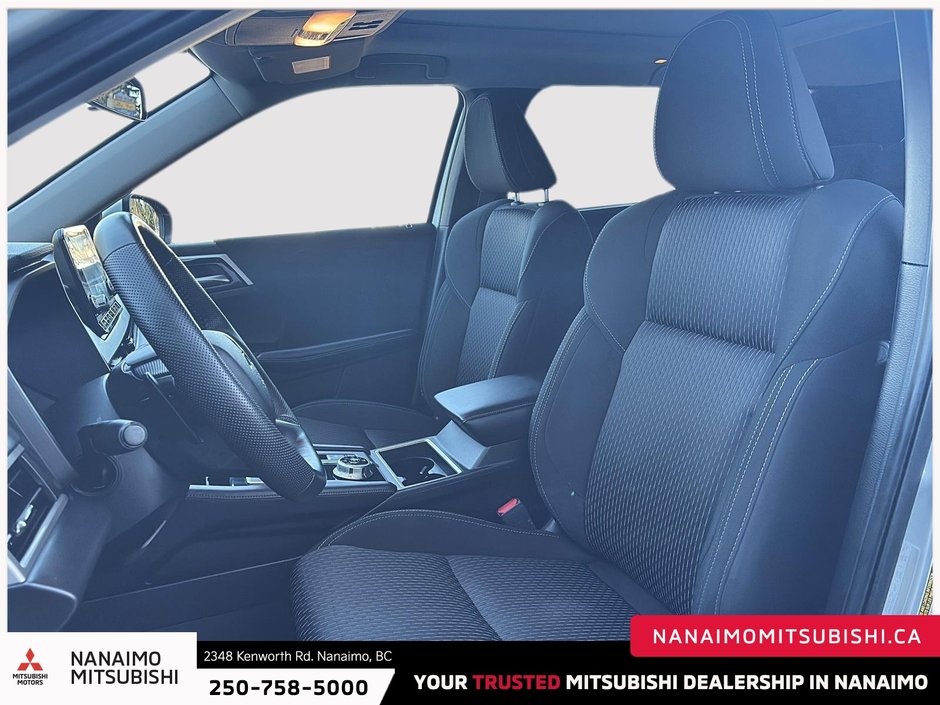 2023 Mitsubishi Outlander SE-8