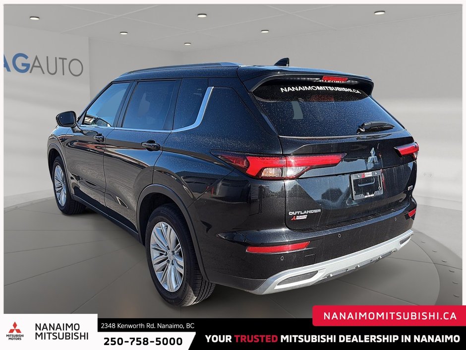 2023 Mitsubishi Outlander LE-4