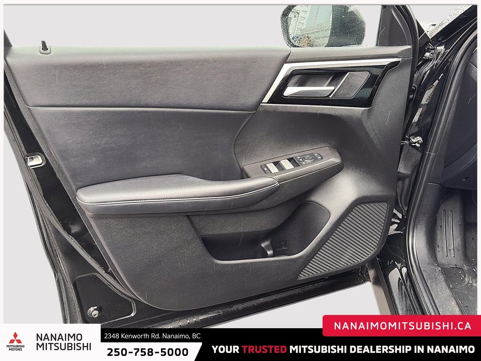 2023 Mitsubishi Outlander LE-10