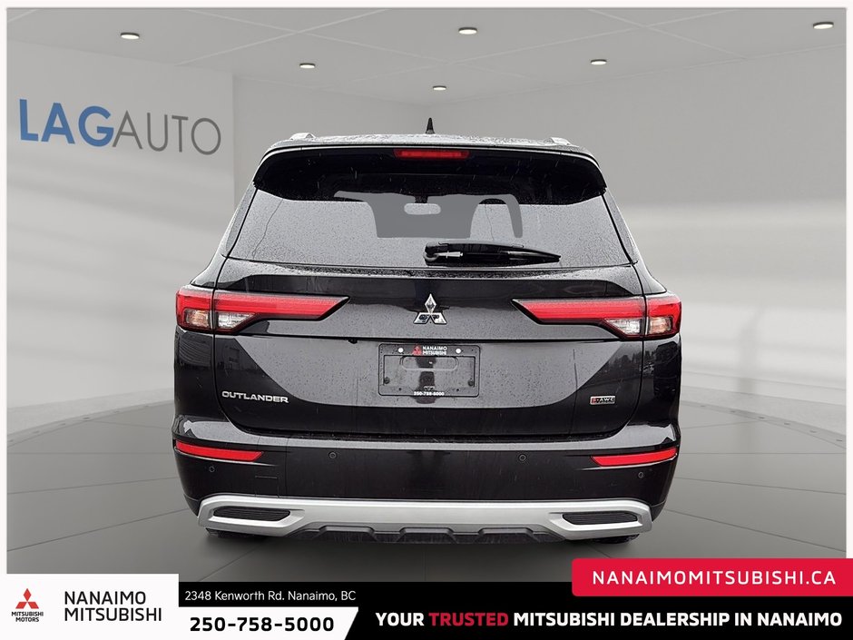 2023 Mitsubishi Outlander LE-3