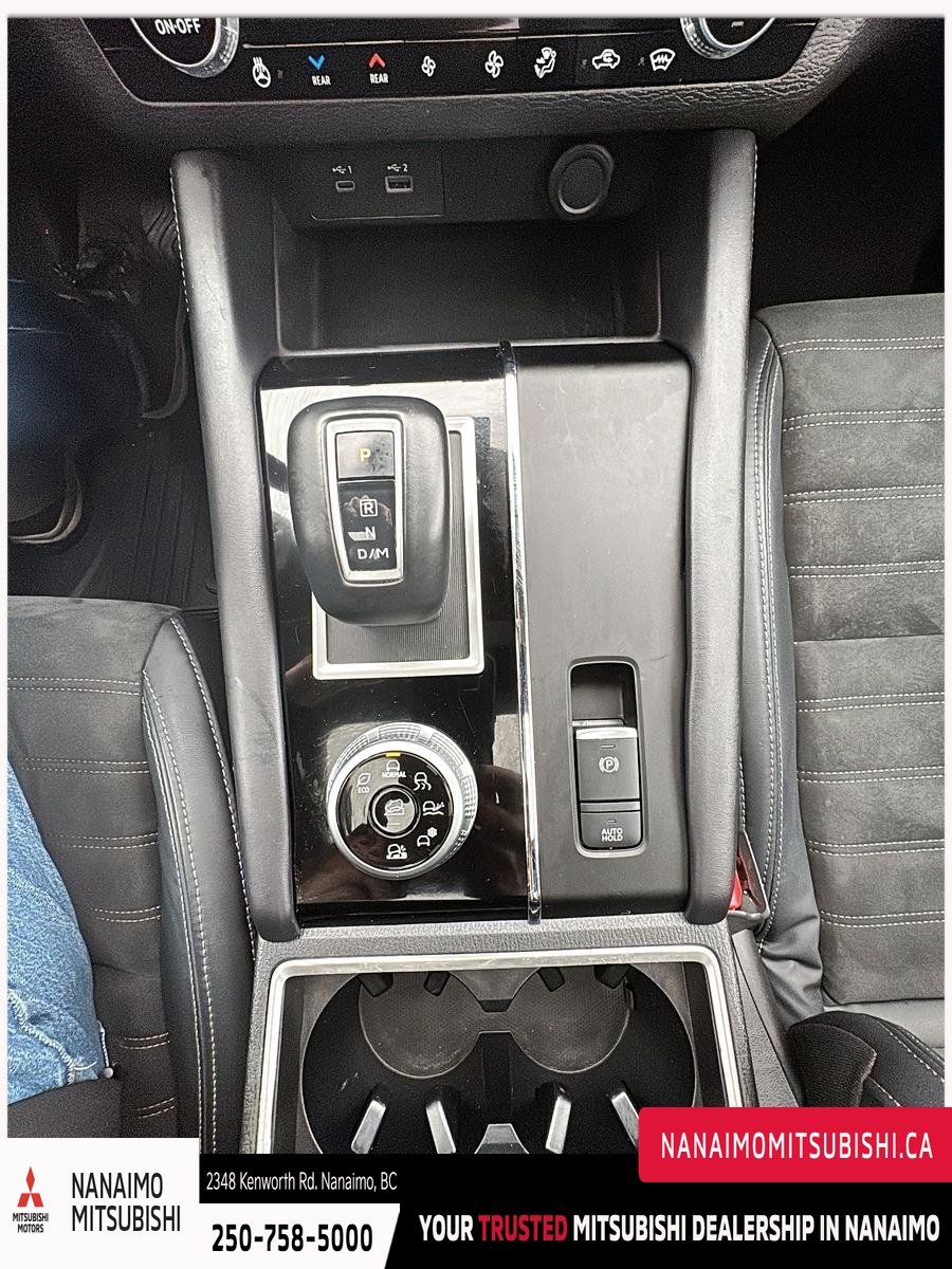 2023 Mitsubishi Outlander LE-26