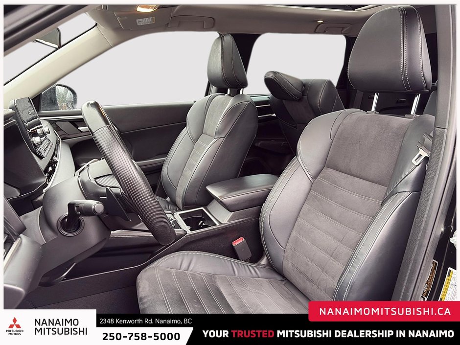 2023 Mitsubishi Outlander LE-8