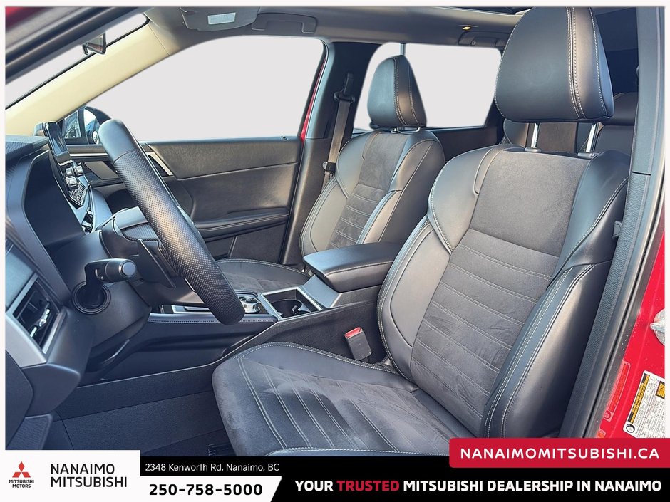 2024 Mitsubishi Outlander LE-8