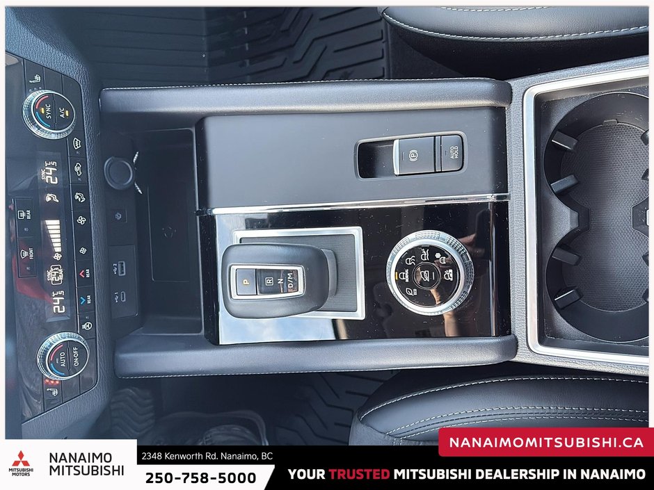 2024 Mitsubishi Outlander LE-17