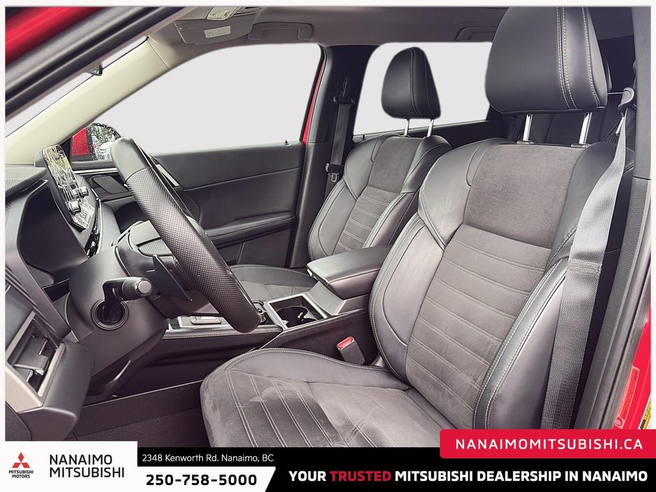 2024 Mitsubishi Outlander LE-8