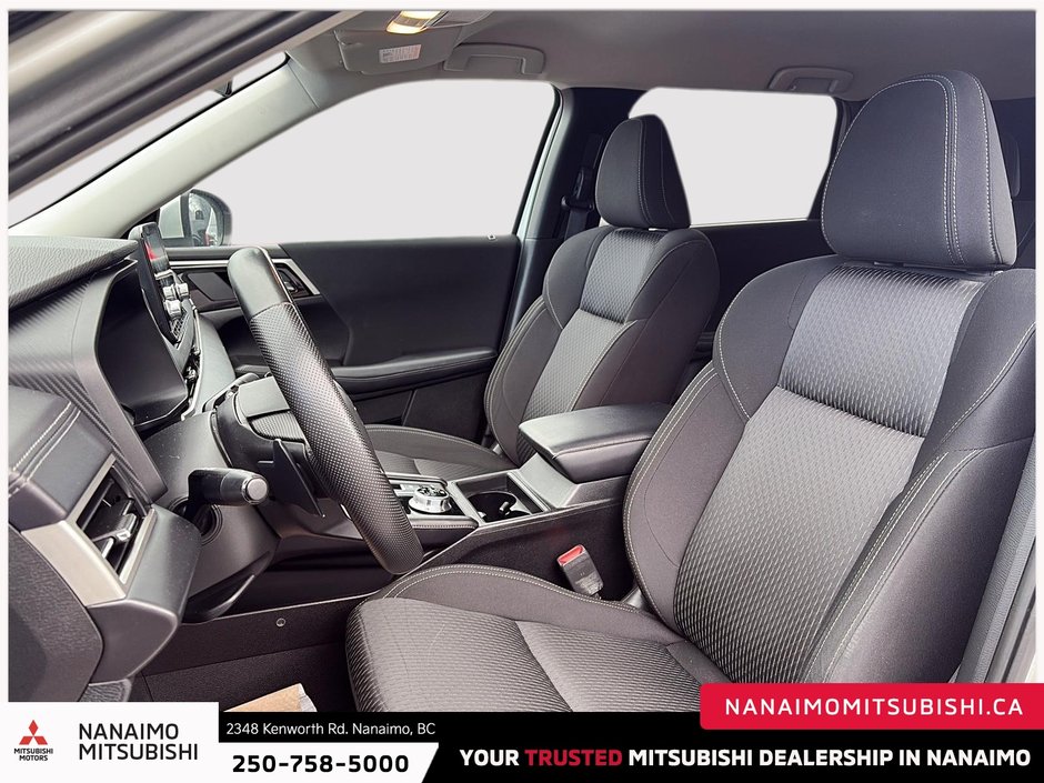 2024 Mitsubishi Outlander ES-8