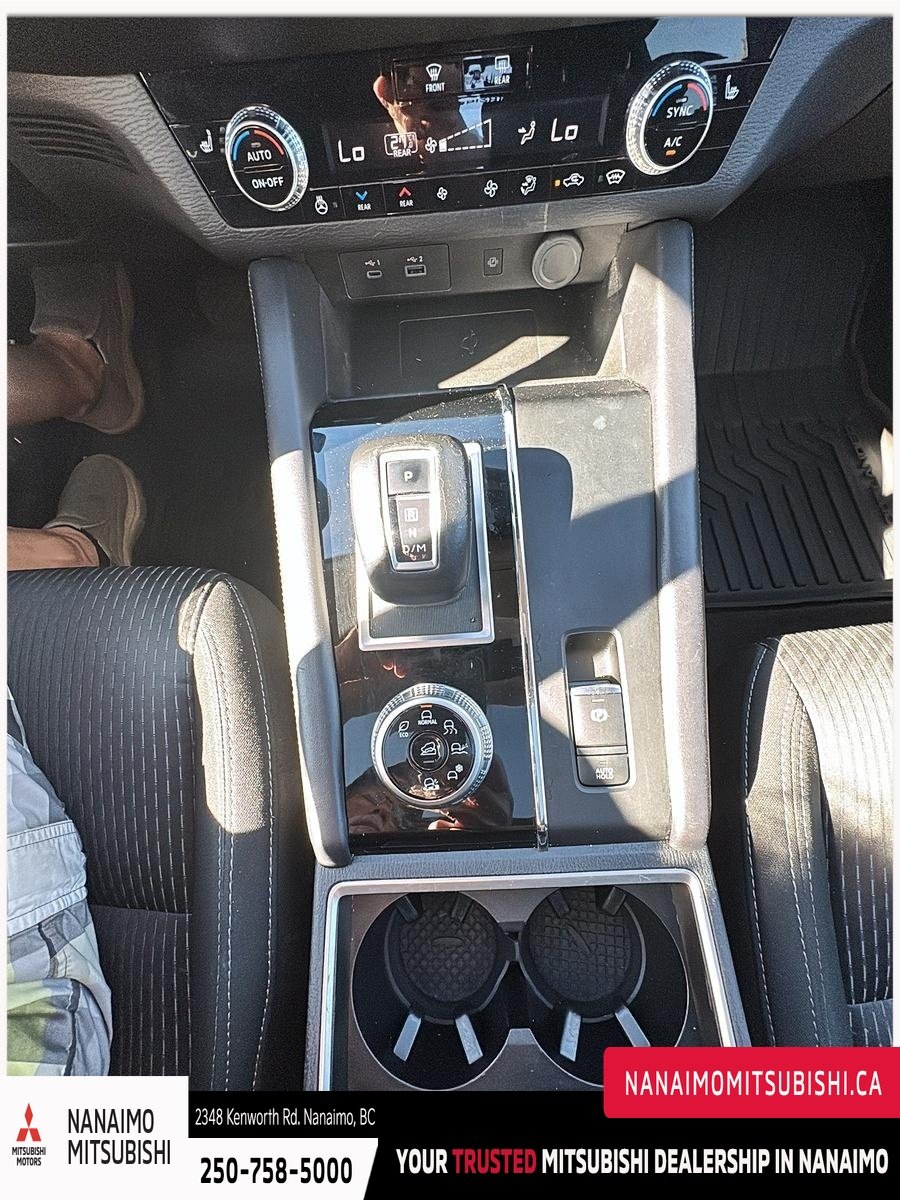 2024 Mitsubishi Outlander SE-17