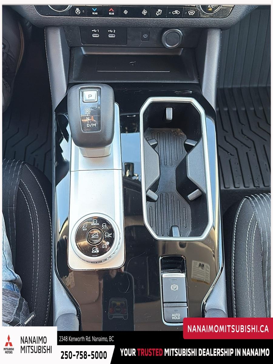 2025 Mitsubishi Outlander SE-17