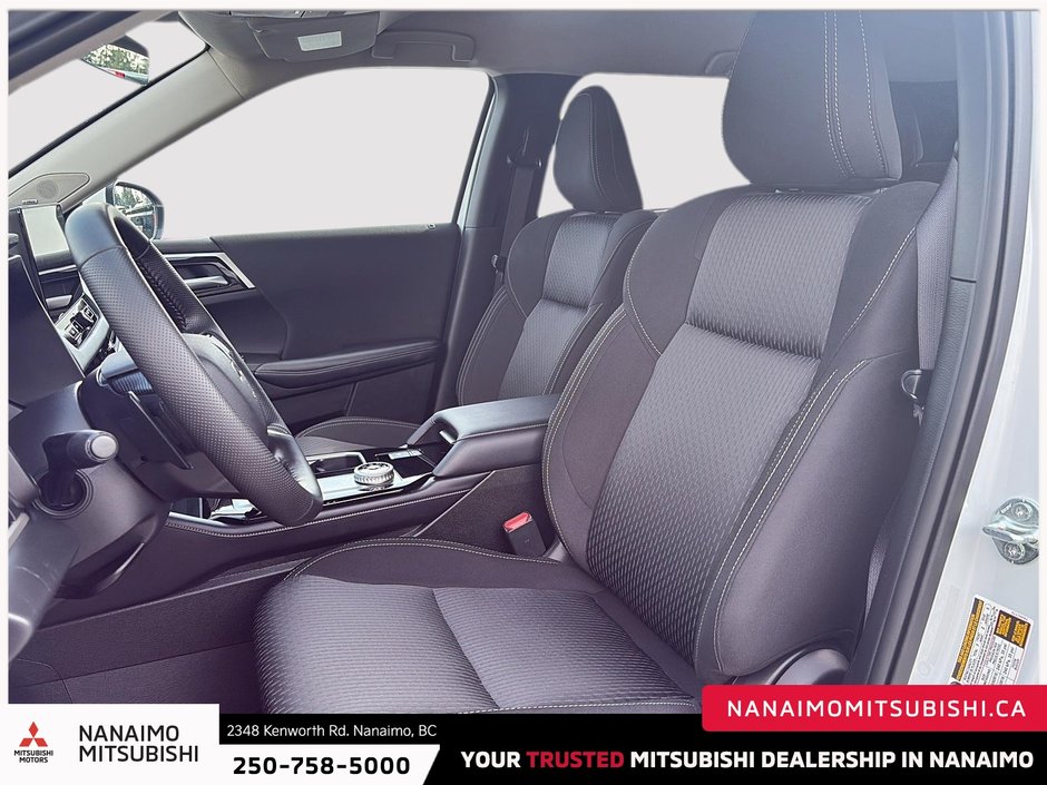 2026 Mitsubishi Outlander ES-8