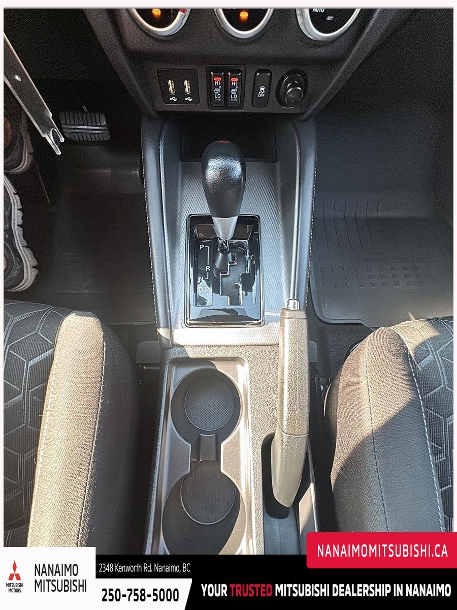 2024 Mitsubishi RVR ES-17