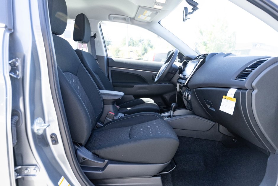 2025 Mitsubishi RVR ES-18