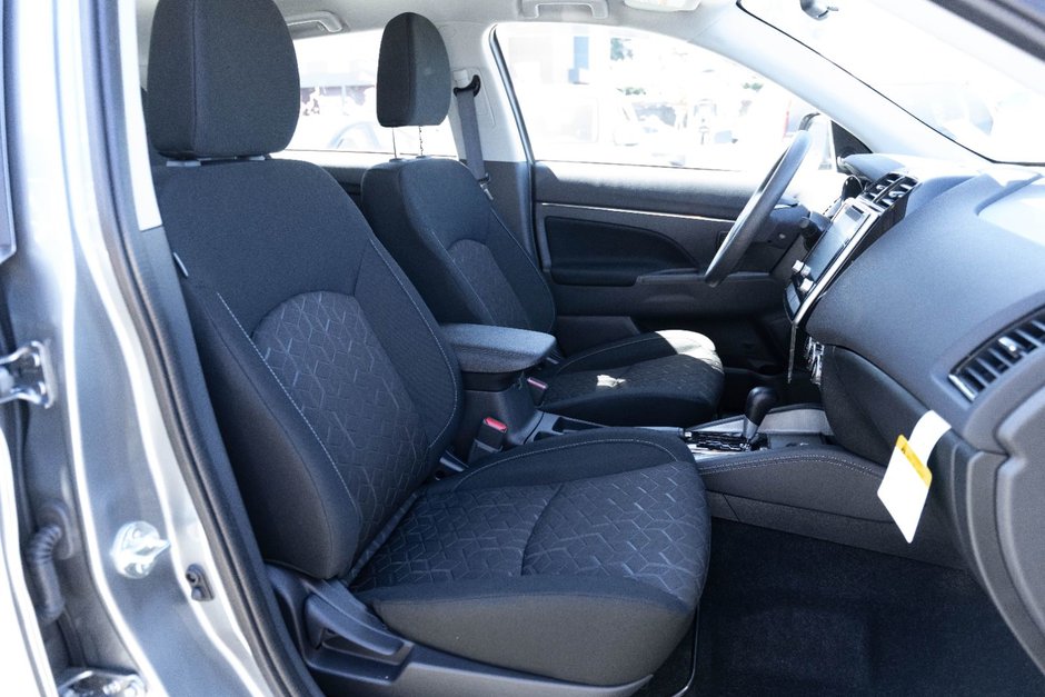 2025 Mitsubishi RVR ES-19