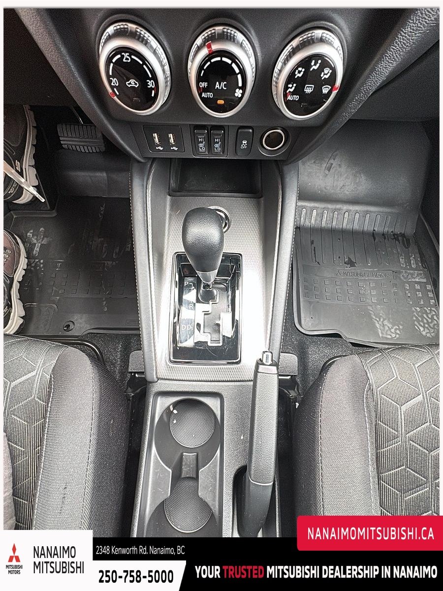 2025 Mitsubishi RVR ES-17