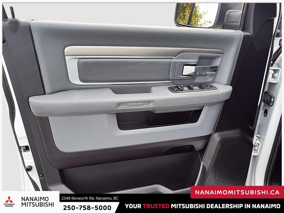 2019 Ram 1500 Classic SLT-11