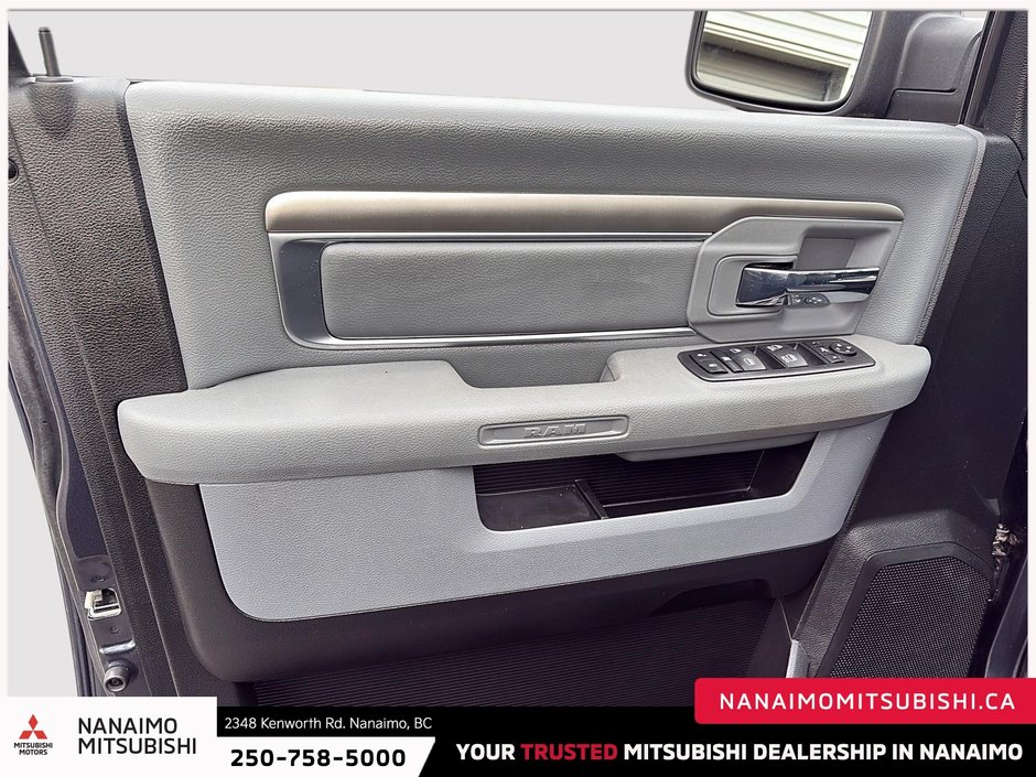 2019 Ram 1500 Classic Warlock-12