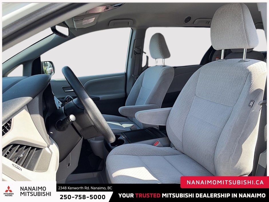 2020 Toyota Sienna LE-9