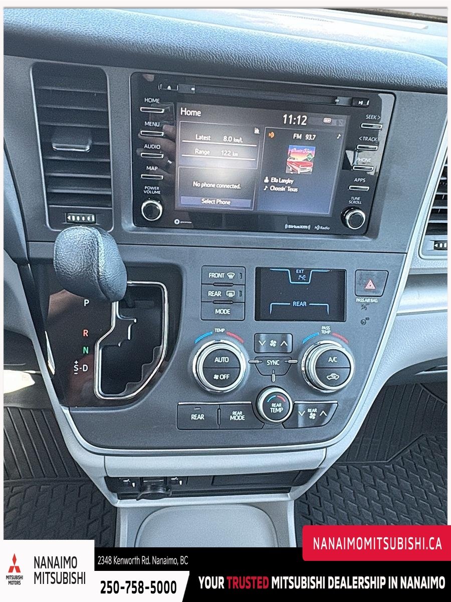 2020 Toyota Sienna LE-17