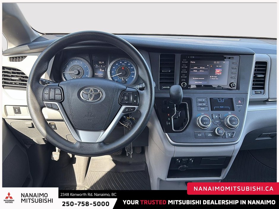 2020 Toyota Sienna LE-13