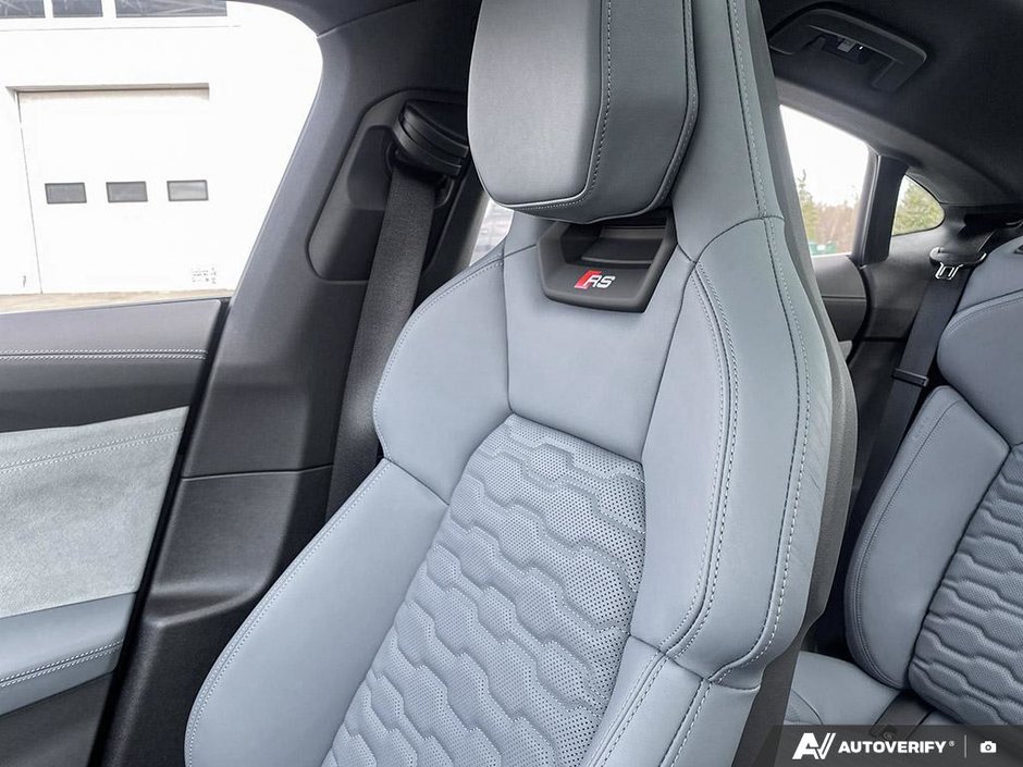 Audi RS E-TRON GT  2022-19