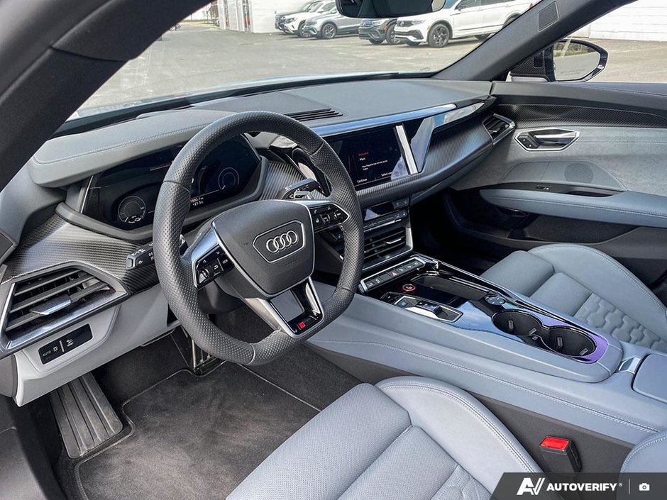 Audi RS E-TRON GT  2022-12