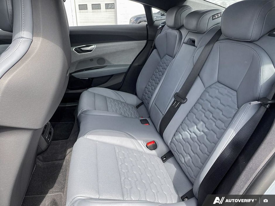 Audi RS E-TRON GT  2022-22