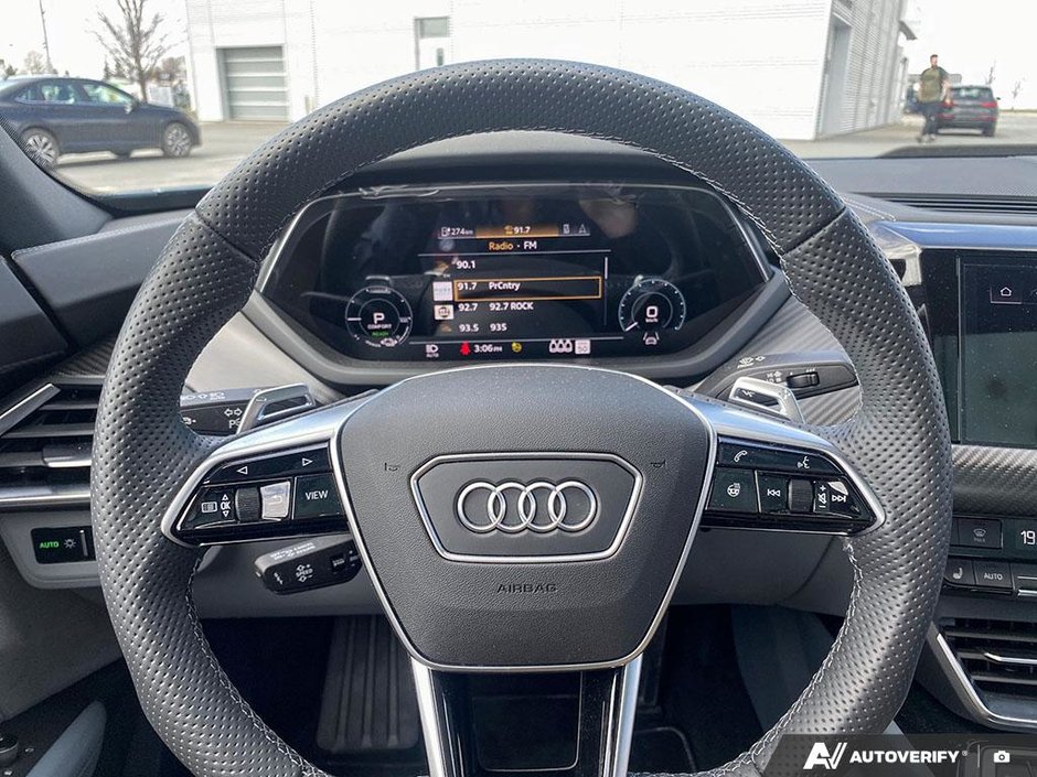 Audi RS E-TRON GT  2022-13