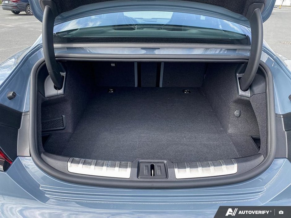 Audi RS E-TRON GT  2022-11