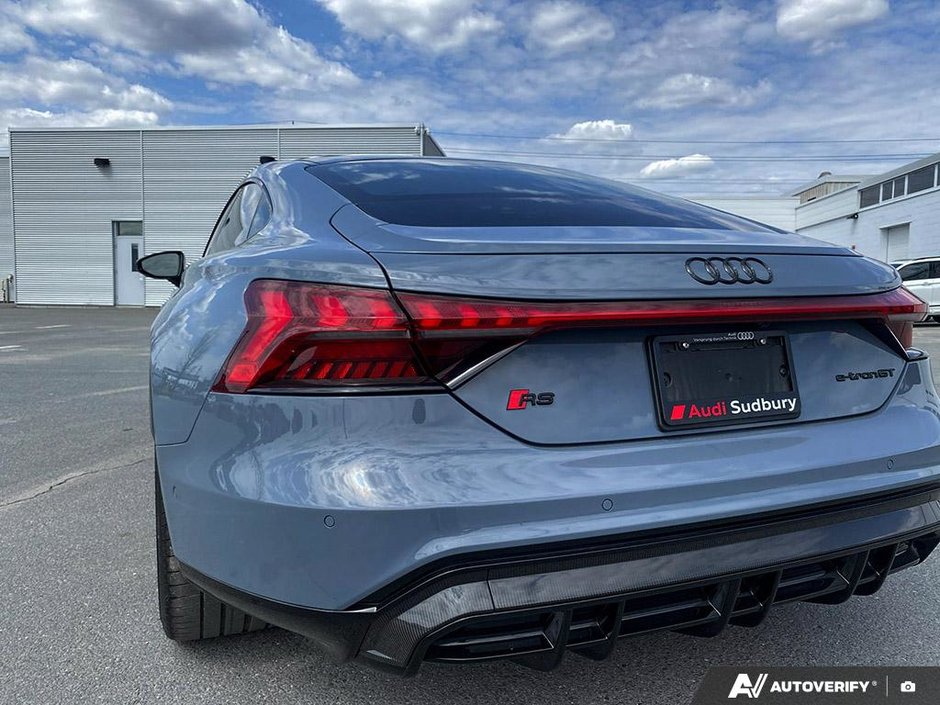 Audi RS E-TRON GT  2022-10