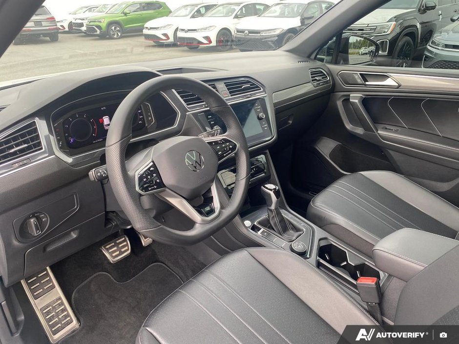 2024 Volkswagen TIGUAN SE R-LINE BLACK Comfortline R-Line Black Edition-12