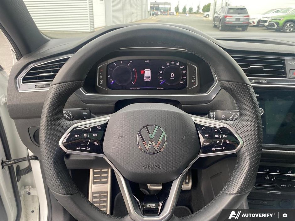 2024 Volkswagen TIGUAN SE R-LINE BLACK Comfortline R-Line Black Edition-13