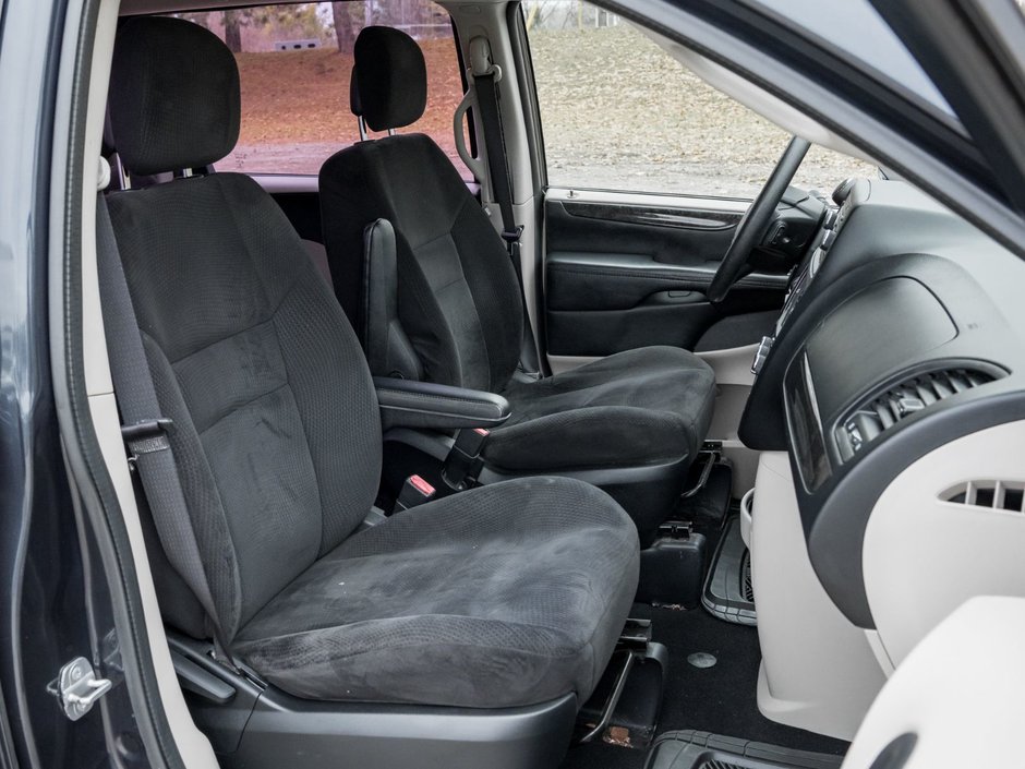 2014 Dodge Grand Caravan SE / SXT-21