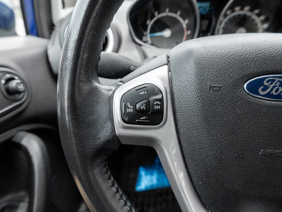 2015 Ford Fiesta (5) SE-8