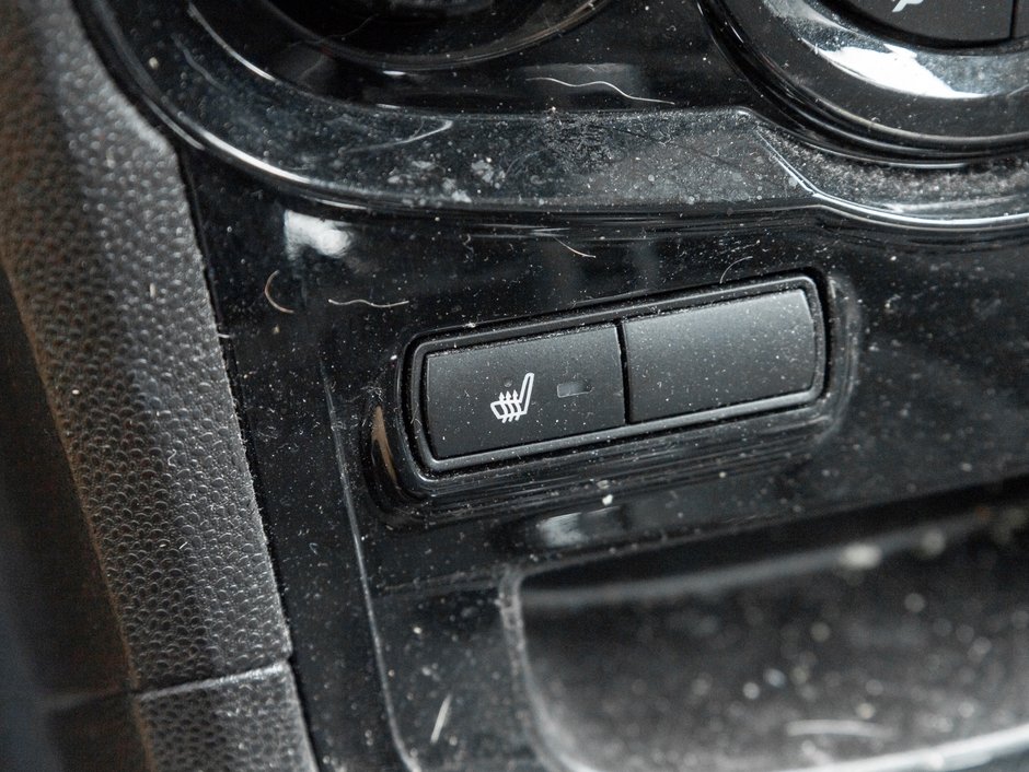 2015 Ford Fiesta (5) SE-15
