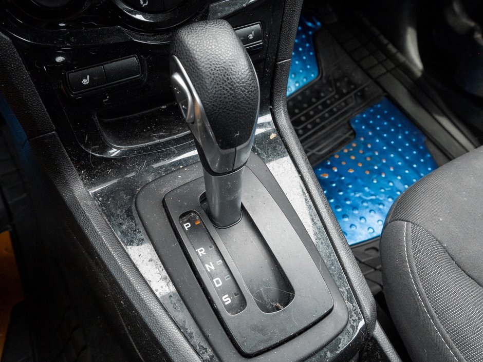 2015 Ford Fiesta (5) SE-13