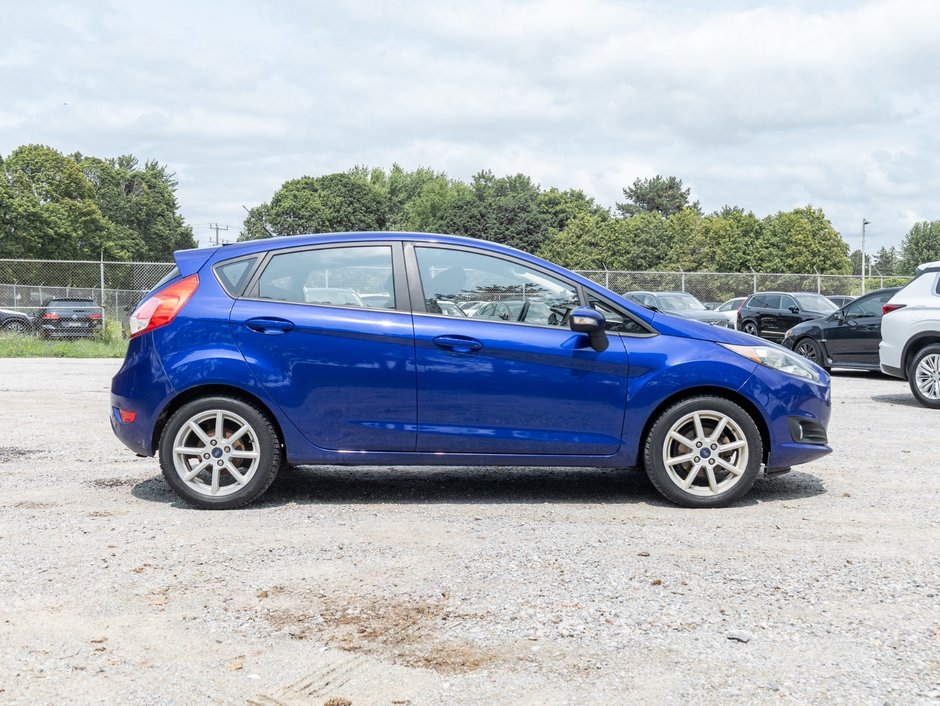 2015 Ford Fiesta (5) SE-4