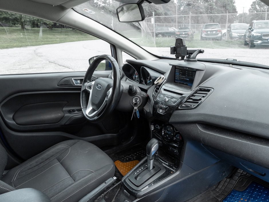 2015 Ford Fiesta (5) SE-18